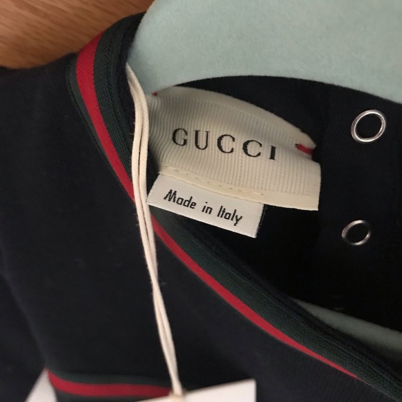 new baby GUCCi romper ( 9-12 M) . - Picture 4 of 4